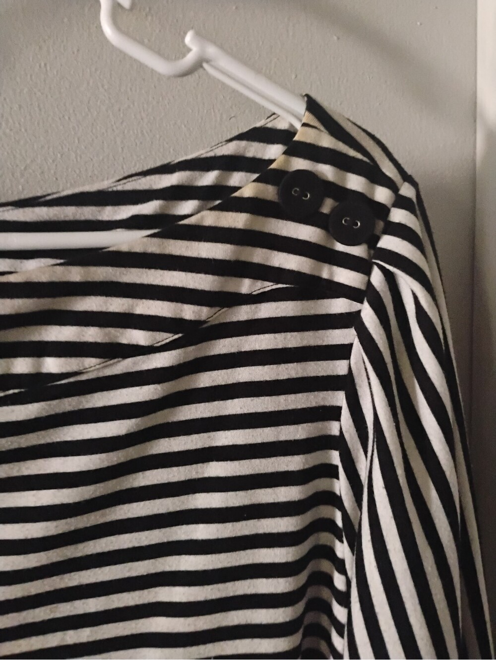 Everly Drive Black White Striped Boatneck Top 3/4 Sleeve Button Shoulder L - Picture 8 of 11